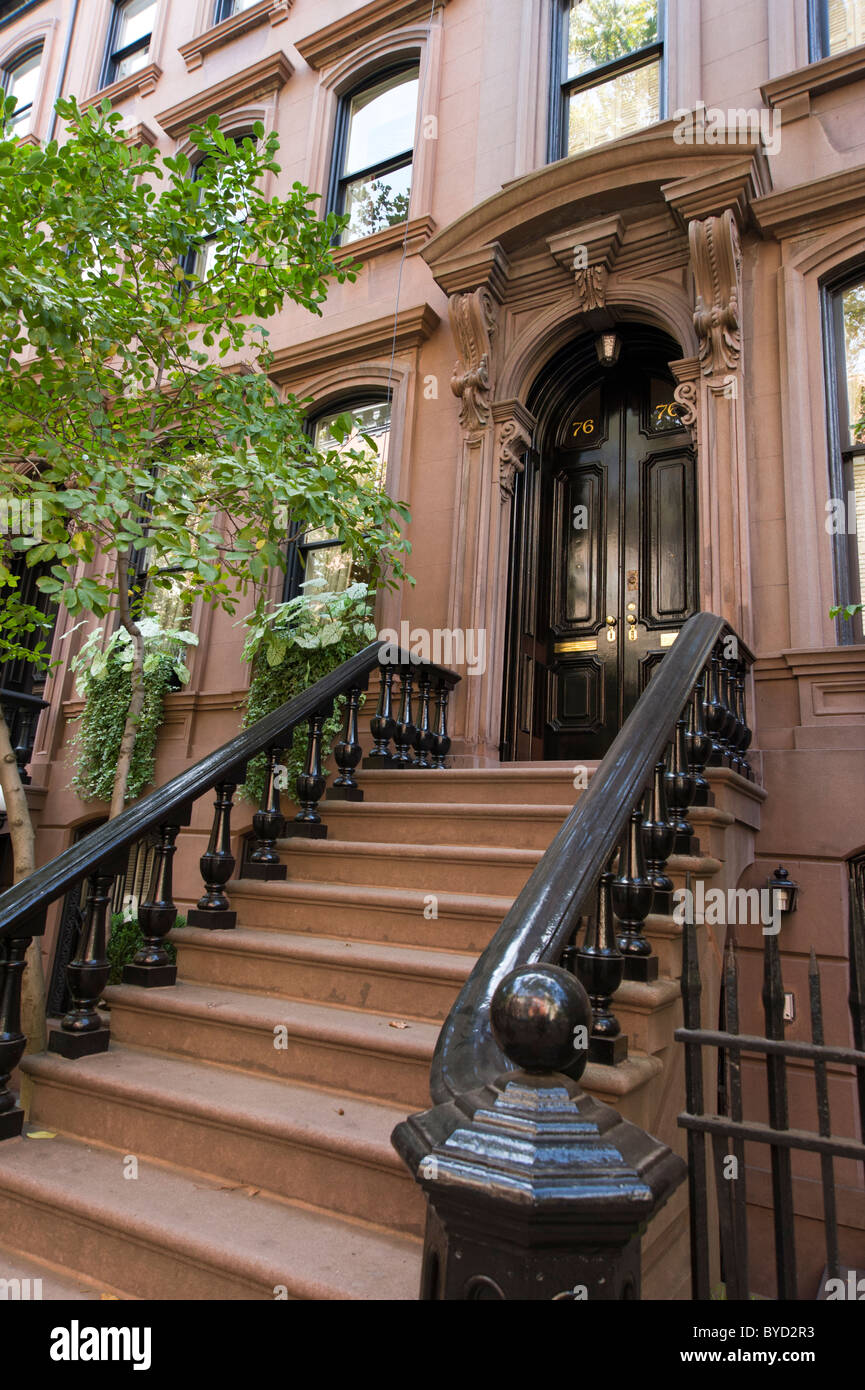 Brownstone Stadthaus an Perry Street, in Greenwich Village, New York City, USA Stockfoto