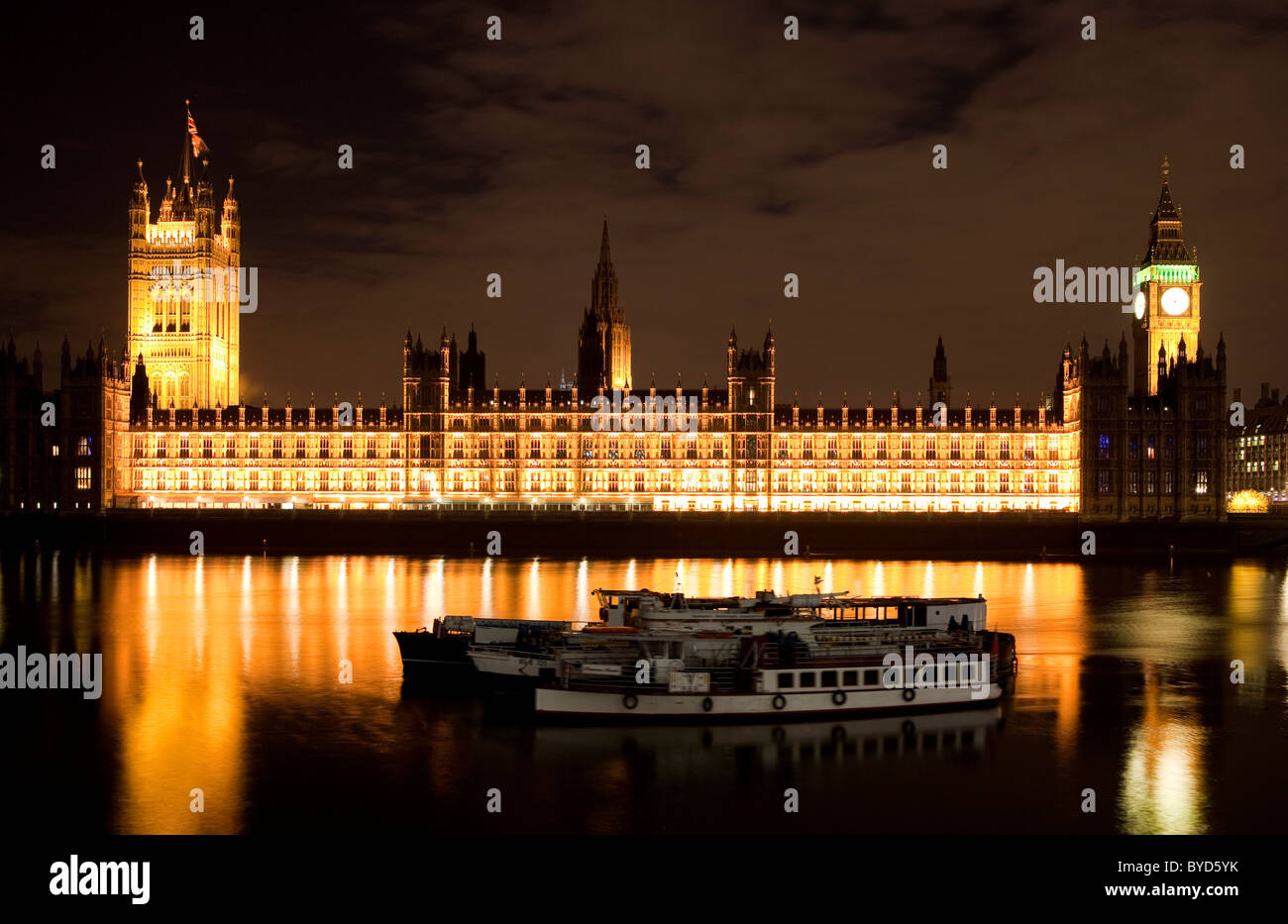 House of Parliament in der Nacht, Themse, London, England, Vereinigtes Königreich, Europa Stockfoto