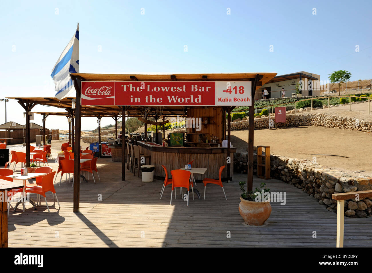 Strandbar mit dem Zeichen "Die niedrigste Theke der Welt", Kalia Strand Totes Meer, Israel, Naher Osten, Südwestasien Stockfoto