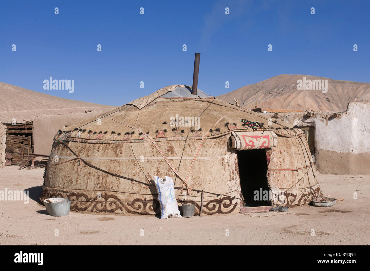 Einsame Jurte in Bununkul, Pamir Berge, Tadschikistan, Zentralasien Stockfoto