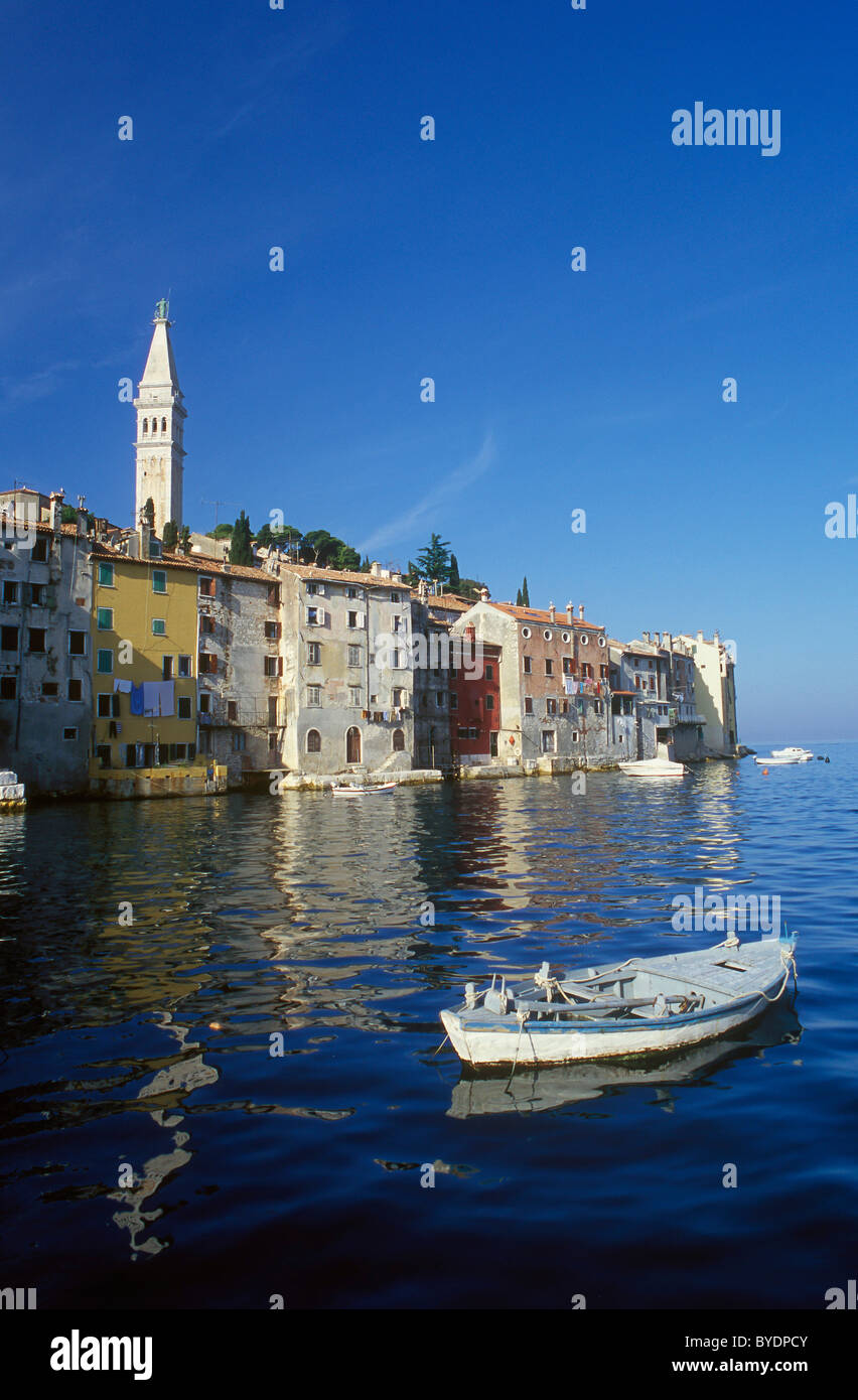 Kleinen Fischerboot vor Rovinj, Istrien, Kroatien, Europa Stockfoto