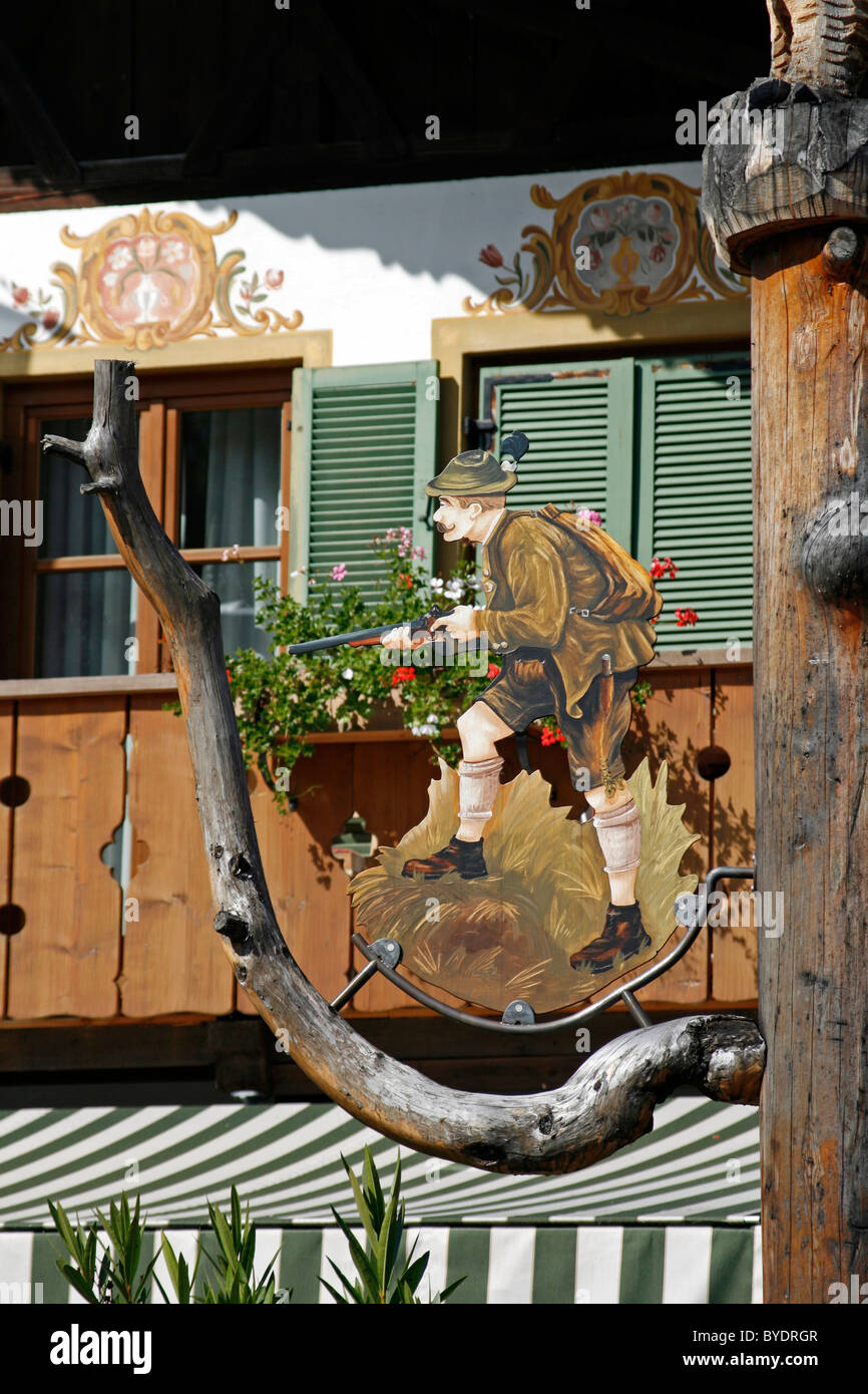 Traditionelle bayerische Gebäude mit "Lueftlmalerei" Wandmalereien, Grainau, Garmisch-Partenkirchen, Bayern, Deutschland, Europa Stockfoto
