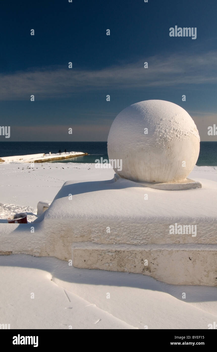 Der mit Eis bedeckte Stadtstrand von Odessa Stockfoto