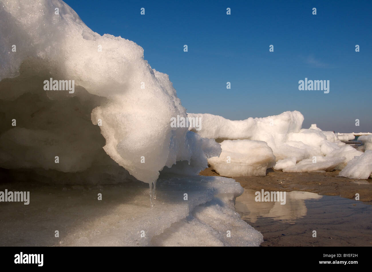 Der mit Eis bedeckte Stadtstrand von Odessa Stockfoto