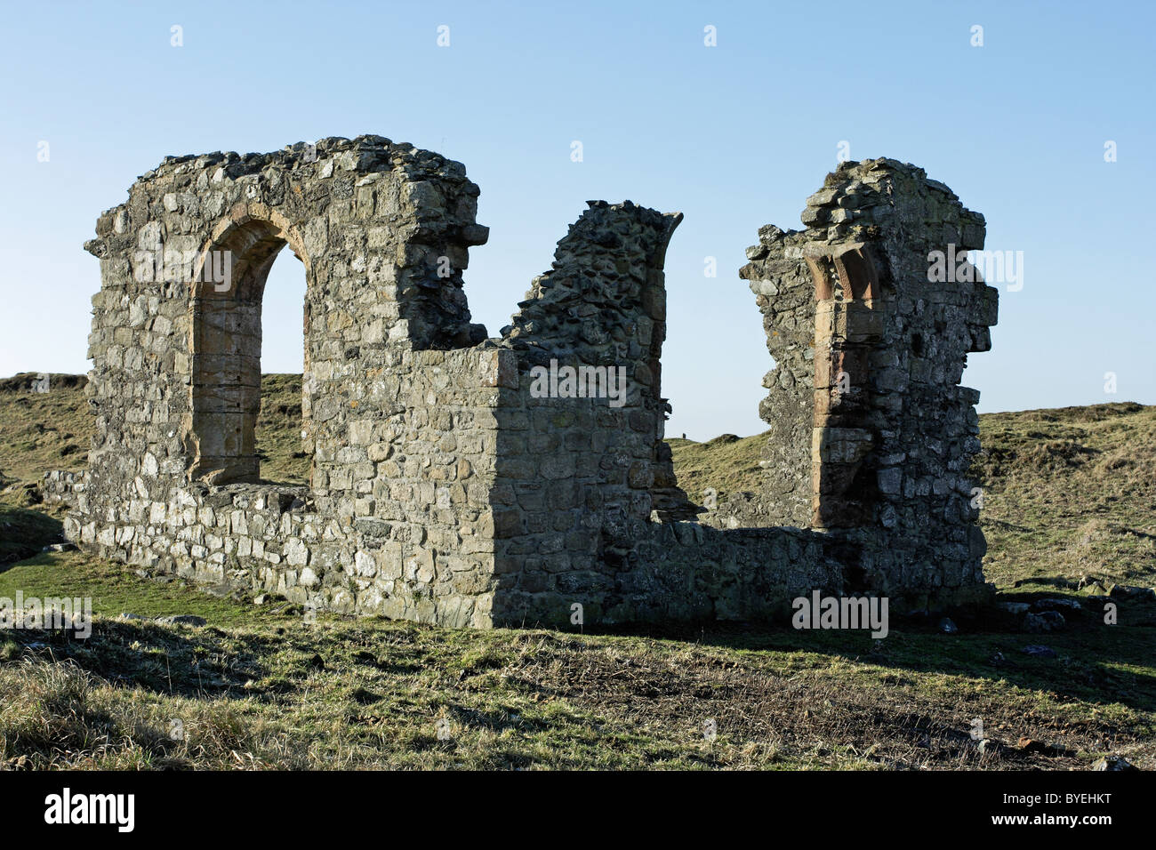 Ruinen der St. Dwynwens Kirche auf Llanddwyn Island, Isle of Anglesey, Nordwales Stockfoto