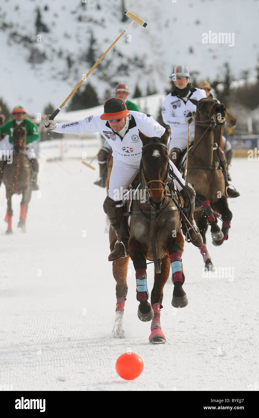 Eine internationale Schnee-Polo-Turnier im französischen Skiort Courchevel 1850 Stockfoto