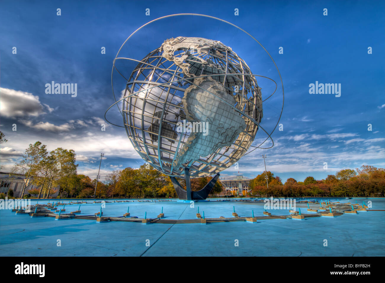 Die Unisphere in Flushing Meadow Park in Queens bei Sonnenuntergang von US Steel für die Weltausstellung 1964 gebaut Stockfoto