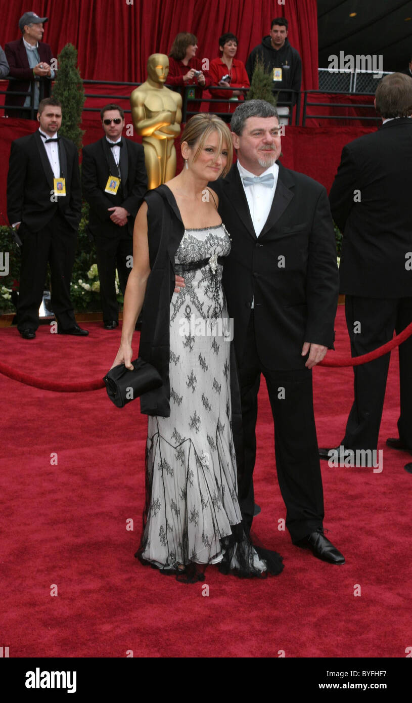 Gustavo Santaolalla und Gast der 79th Annual Academy Awards (Oscars) - Ankünfte Kodak Theater Hollywood, Kalifornien - 25.02.07 Stockfoto