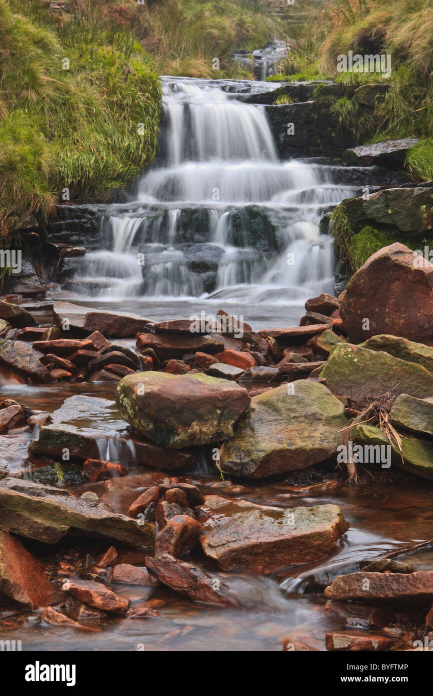 Die Fließgewässer im Nether Norden gewinnen im Peak District. Stockfoto