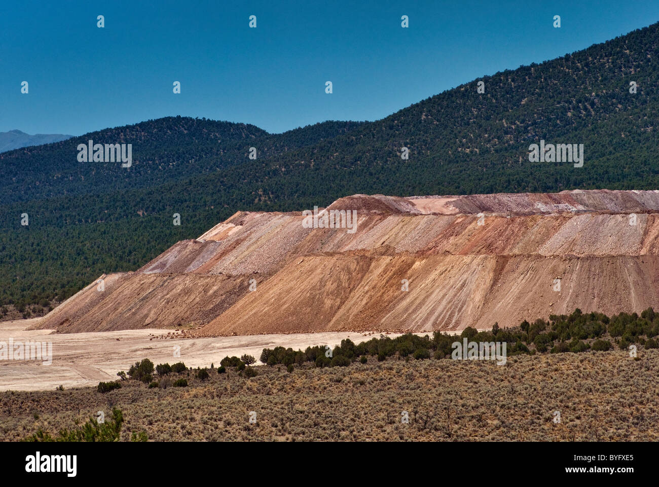 Halde am kahlen Berg Tagebau-Goldmine in südlichen Ruby Mountains im Great-Basin-Wüste, Nevada, USA Stockfoto