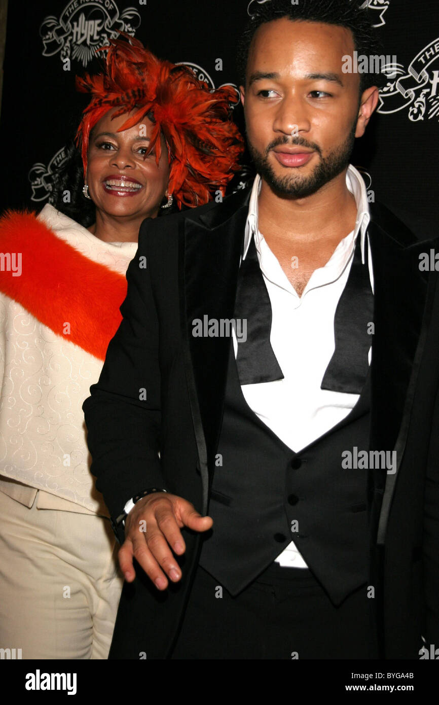 John Legend Und Seine Mutter Phyllis Stephens The Haus Der Hype Post Grammy Feier Mit Dj Am Im The Roosevelt Hotel Stockfotografie Alamy