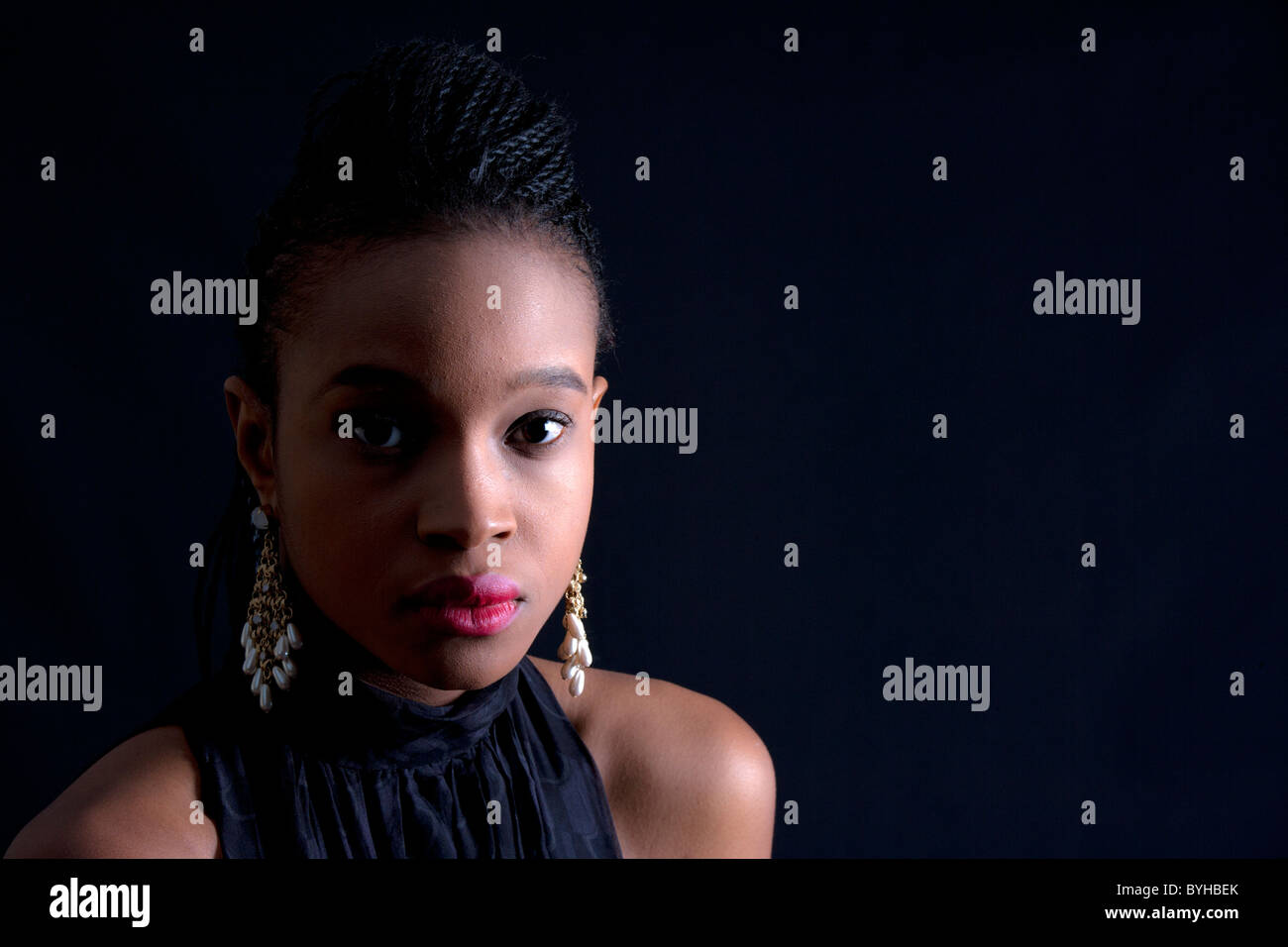 Schöne junge afrikanische Frau aus Nigeria, Studio-Portrait Stockfoto