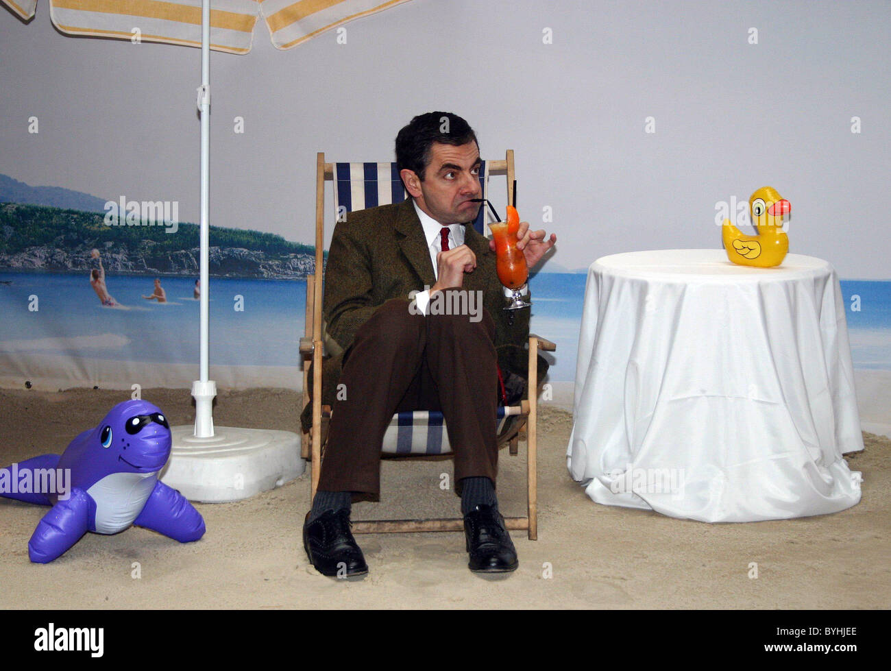 Rowan Atkinson Alias Mr. Bean bei einem Fototermin für seinen Film "Mr. Bean Macht Ferien" ("Mr. Bean macht Ferien") im Adlon Hotel Stockfoto