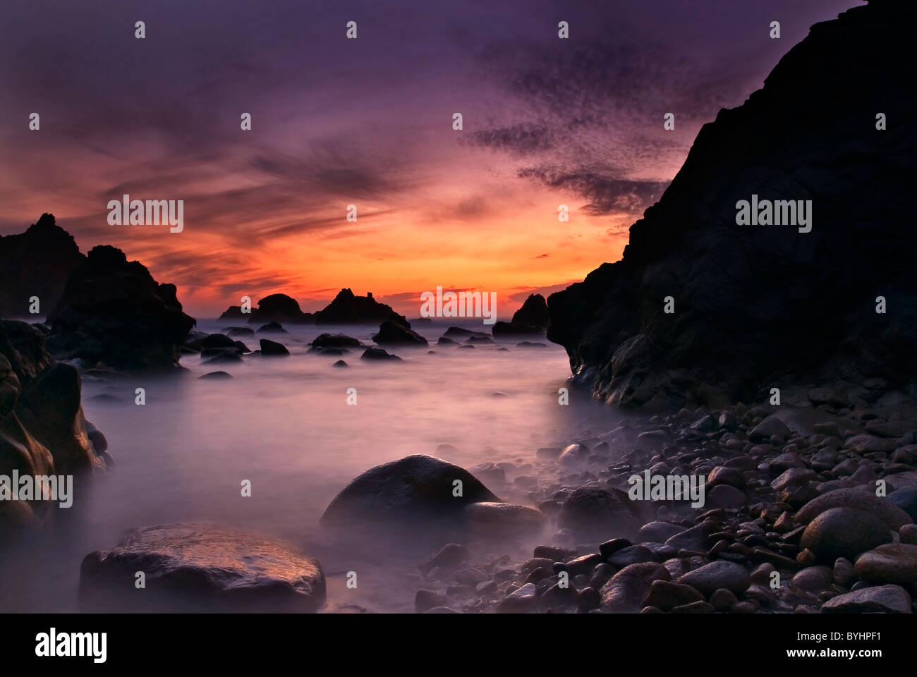 Sonnenuntergang in Ursa Strand, Portugal Stockfoto