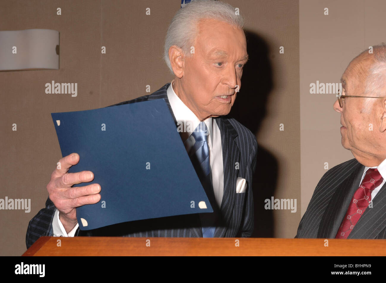 Siebzehn Emmy Award-Winning TV-Game-Show host Bob Barker Hollywood Chamber Of Commerce 86. jährlichen Officer Stockfoto