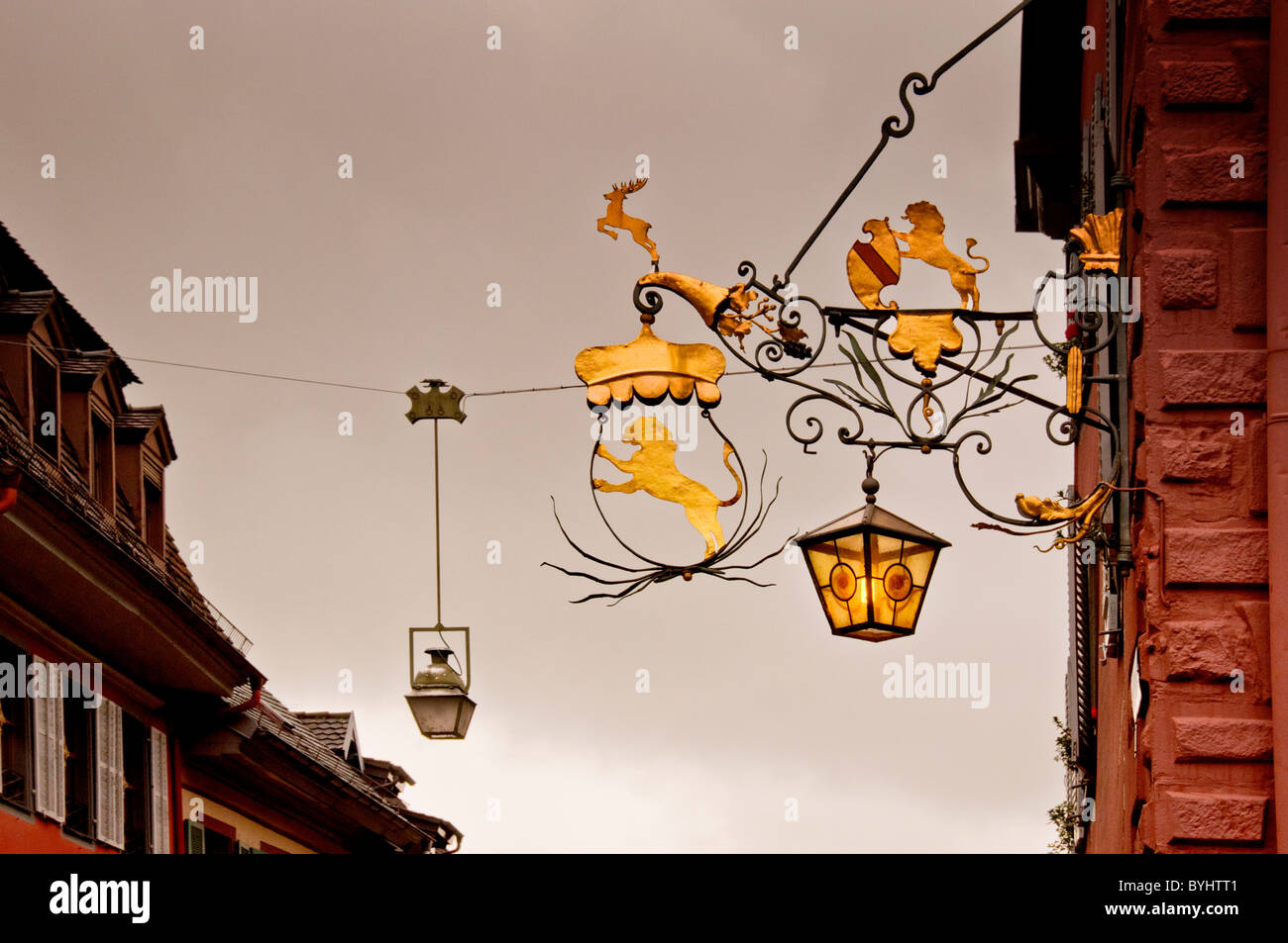 Inn-Zeichen für das Gasthaus "Löwen" in Staufen, Süddeutschland, Schild bin Gasthaus "Löwen" in Staufen Stockfoto