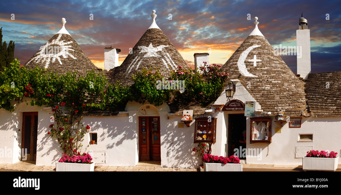 Trulli Häuser des Bereichs Rione Monti Alberobello, Apulien, Italien. Stockfoto