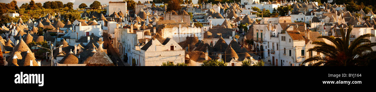 Trulli Häuser des Bereichs Rione Monti Alberobello, Apulien, Italien. Stockfoto