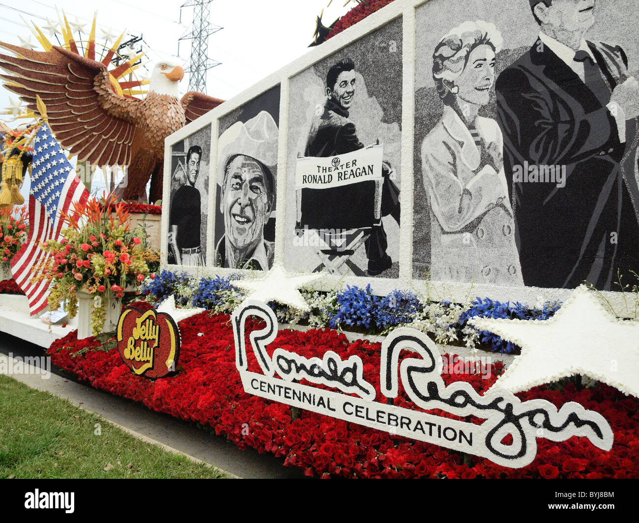 Rose Parade Float "Ronald Reagan. Inspirierte Freiheit. Die Welt verändert "gesponsert von der Ronald Reagan Presidential Foundation Stockfoto