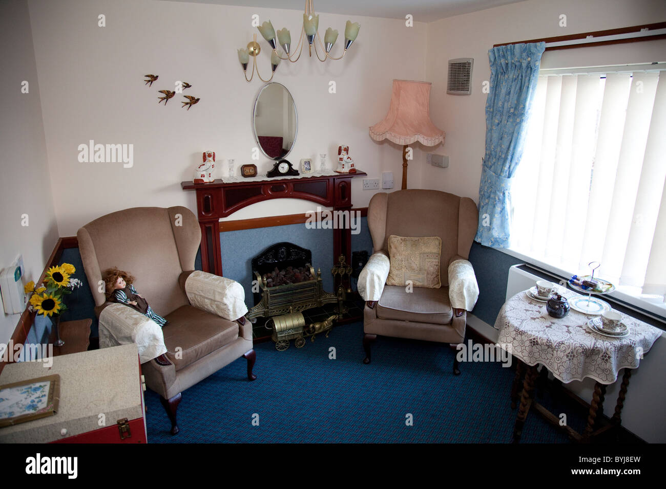 Eine Reminiszenz Zimmer inmitten der 1960 auf einer alten Krankenpflege Pflege Heimat England UK Stockfoto