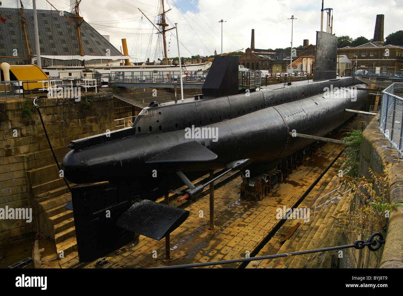 Das u-Boot sitzt Ex-HMS OCELOT in einem Graving Dock in Chatham, England. Stockfoto