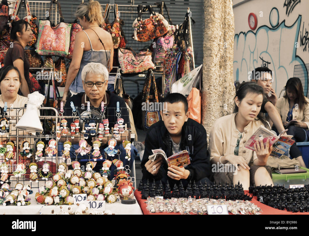 Getönten Foto von Stall-Anbieter auf einem Thai Street-Markt Stockfoto