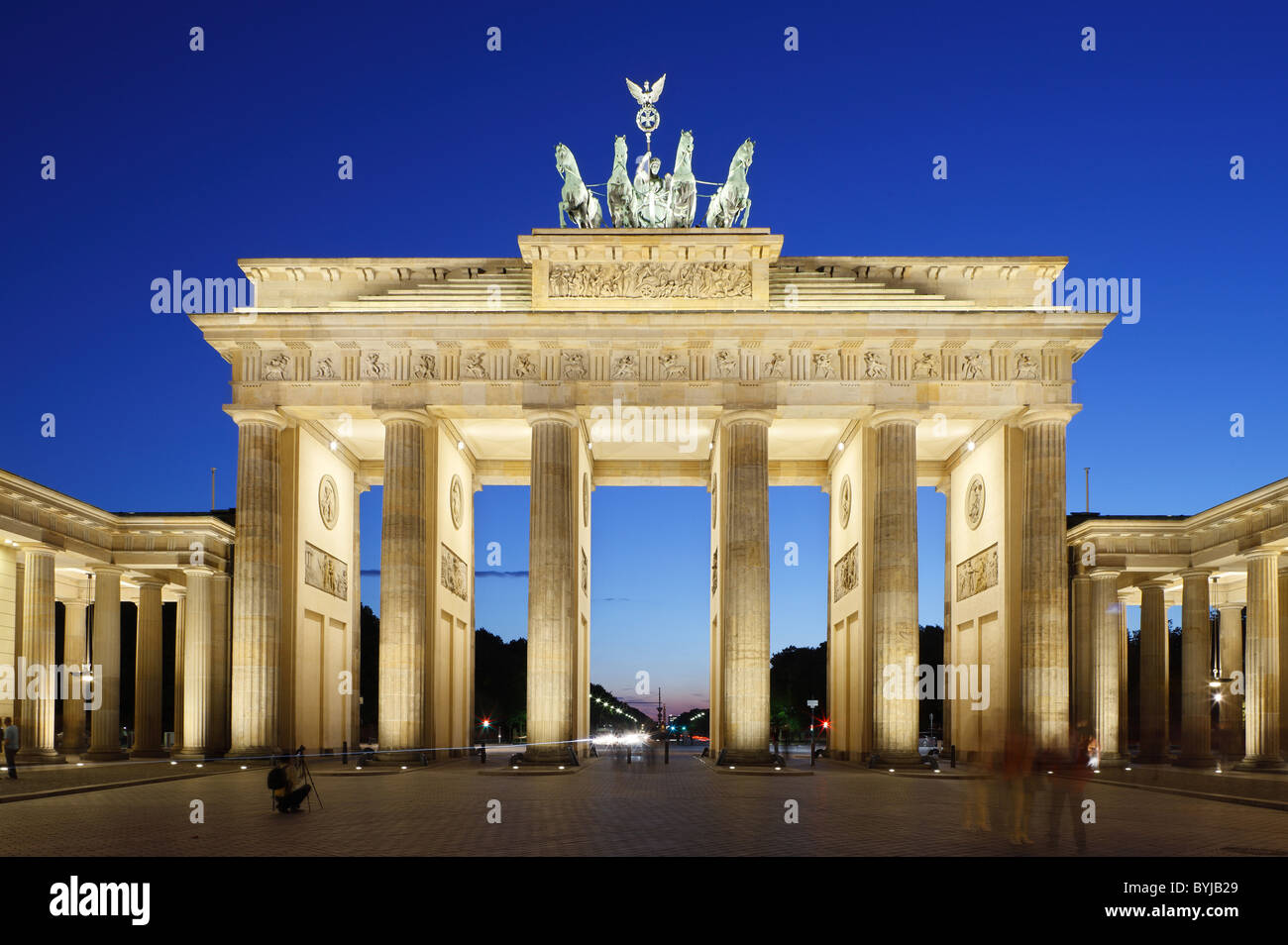 Das Brandenburger Tor in der Morgendämmerung, Berlin, Deutschland Stockfoto