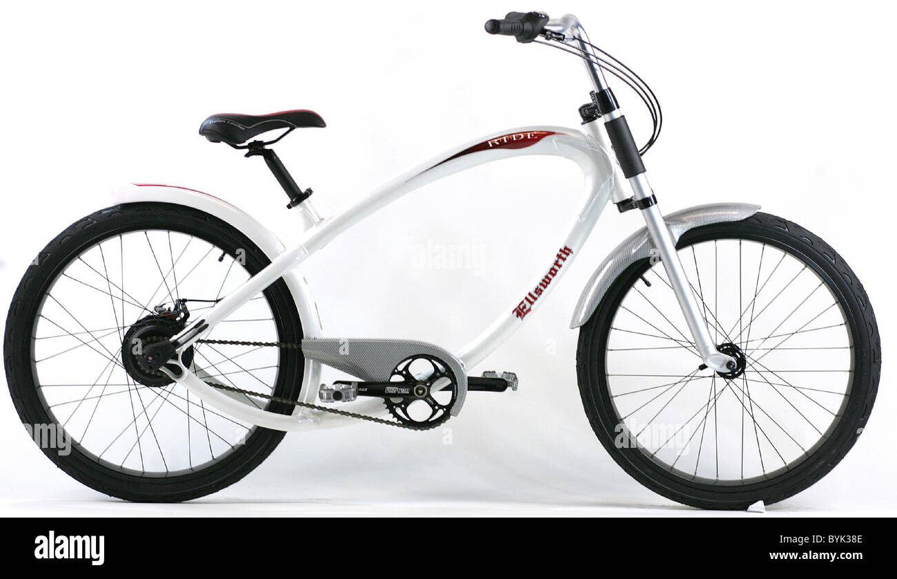 Ellsworth "Ride" - Gearless Fahrradketten gebrochen, springende Gänge Hose Beine erwischt und Riss - Fahrräder mit Gangschaltung stehen Stockfoto