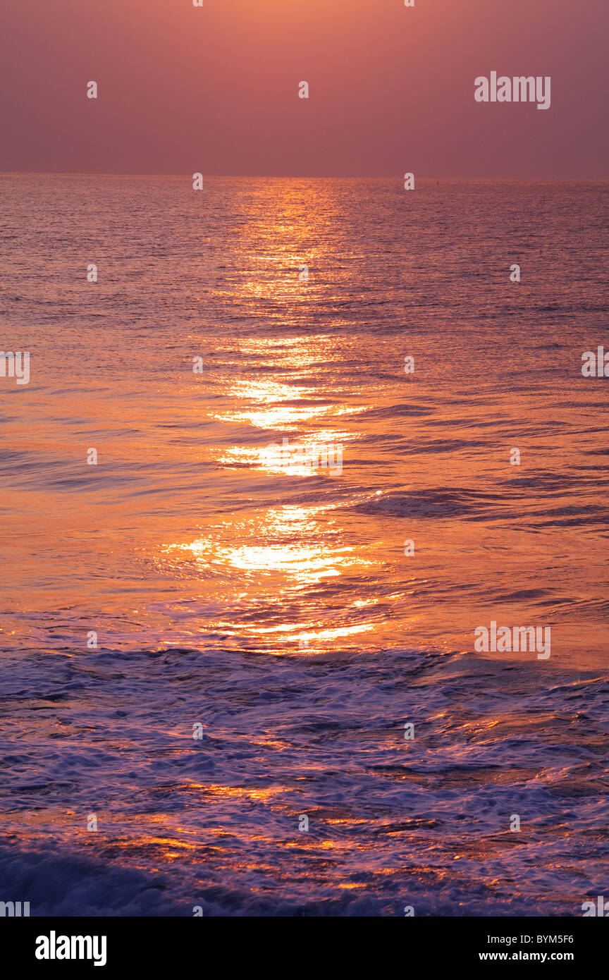 Omori Strand Meer Horizont über Wasser dramatische Himmel Stockfoto