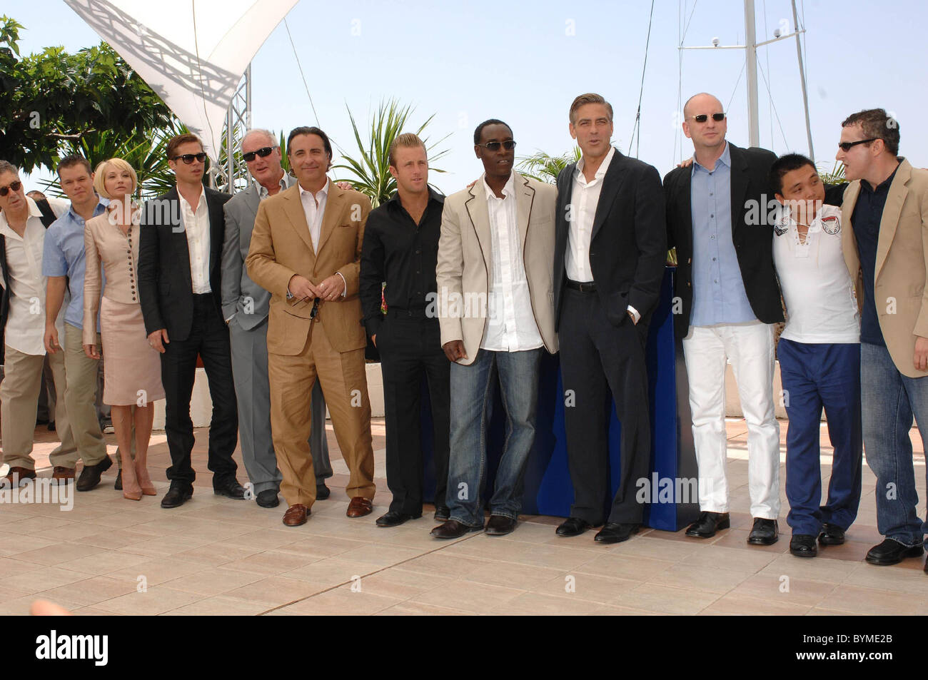 George Barkin Brad pitt matt damon -Fotos und -Bildmaterial in hoher Auflösung – Alamy