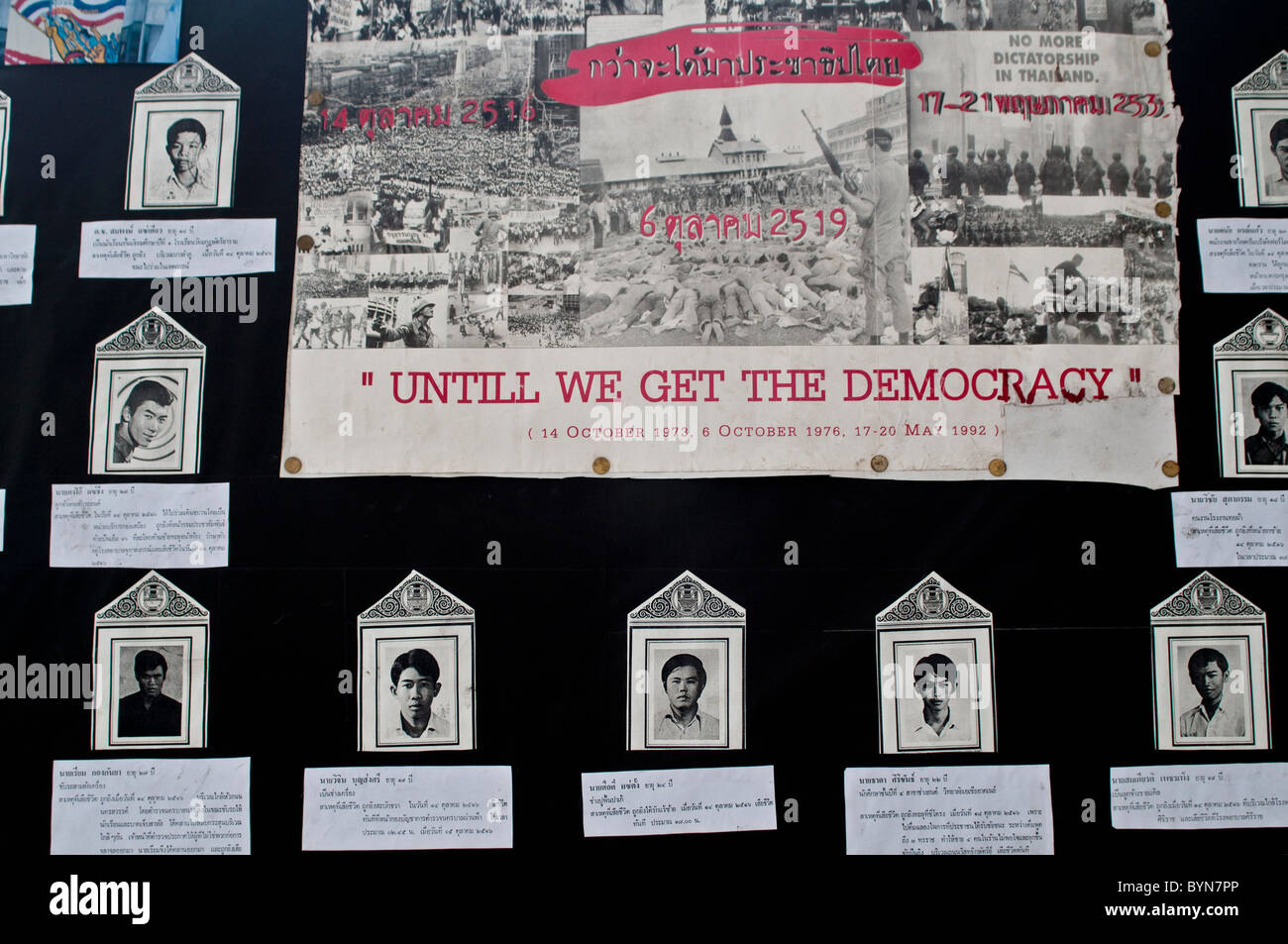 Fotografien und das Konto des Massakers, 14. Oktober Memorial, Bangkok, Thailand Stockfoto