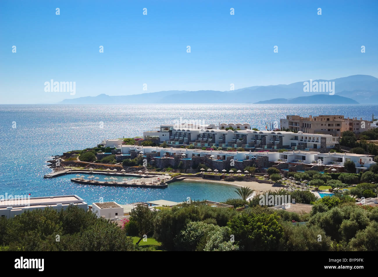 Strand und Villen des Luxushotels, Kreta, Griechenland Stockfoto