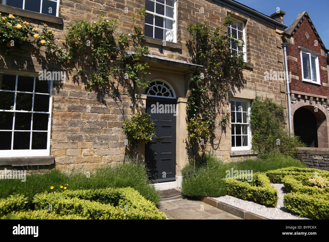 Malerisches Dorf Hausgarten in Ashton im Wasser, Peak District Nationalpark Derbyshire UK Stockfoto