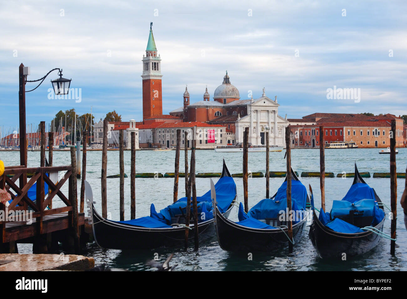 Gondelstation am Canal Grande, St. Markusplatz, Venedig, Veneto, Italien Stockfoto