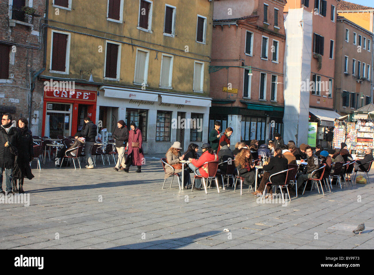 Caffè Rosso am Campo Santa Margherita, Venedig, Italien Stockfoto