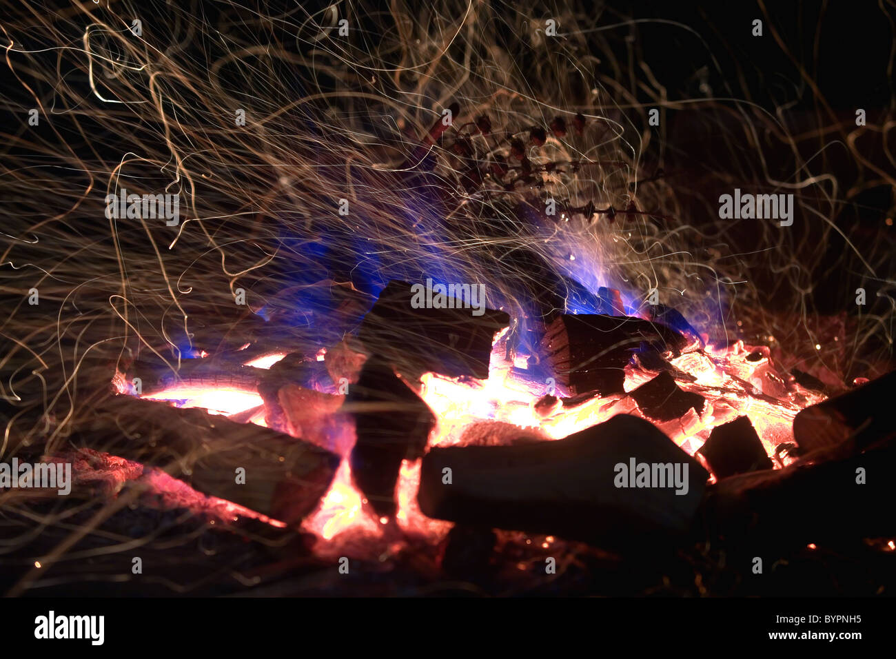 Feuer abstrakt, Momente des Feuers isoliert auf schwarz. Stockfoto