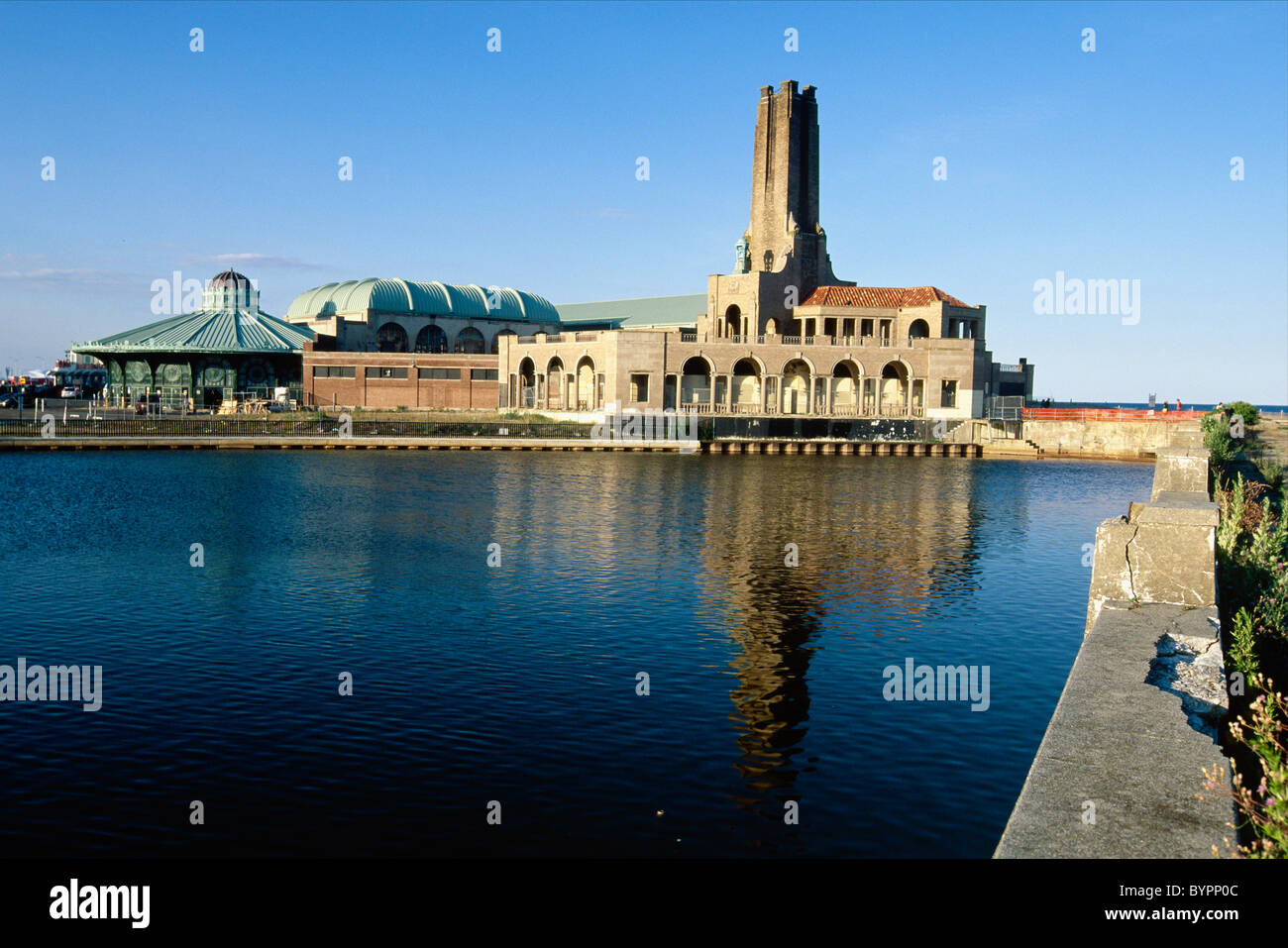 Asbury Park Karussell und Casino Gebäude angesehen von Wesley Bucht, New Jersey Stockfoto