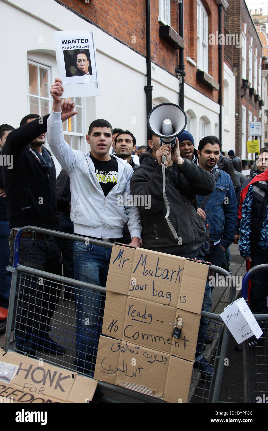 Anti-Mubarak Protest gegen ägyptische Botschaft in London Stockfoto