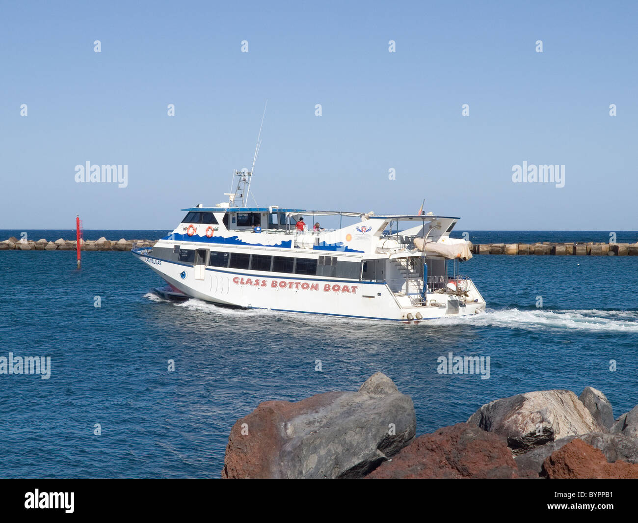 Die Fähre von Lineas Maritimas Romero in Orzola Lanzarote, die von Orzqla Lanzarote, die Insel La Graciosa läuft Stockfoto