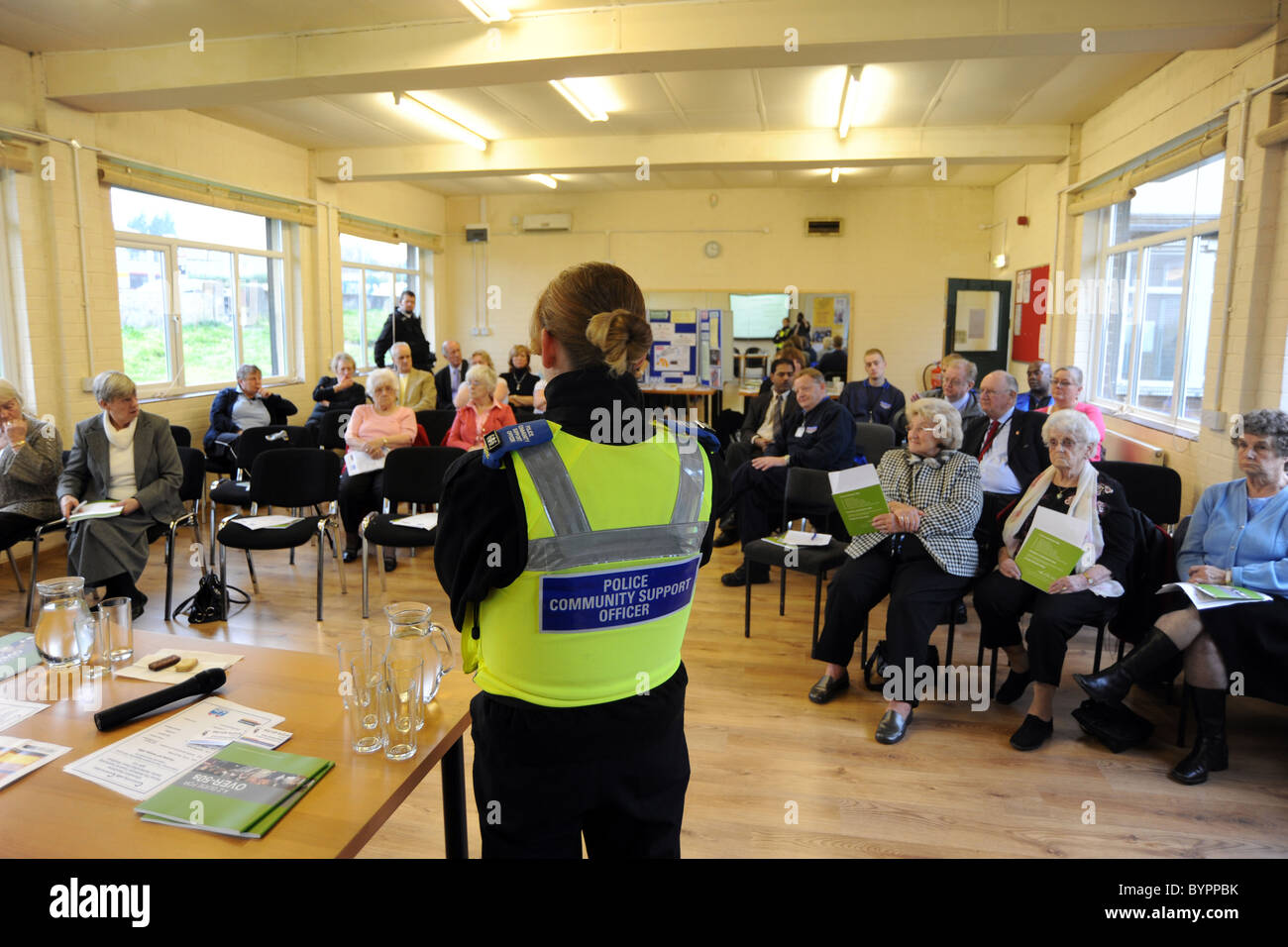 Polizei treffen Community-Mitglieder bei einer Information Roadshow, Bradford Stockfoto