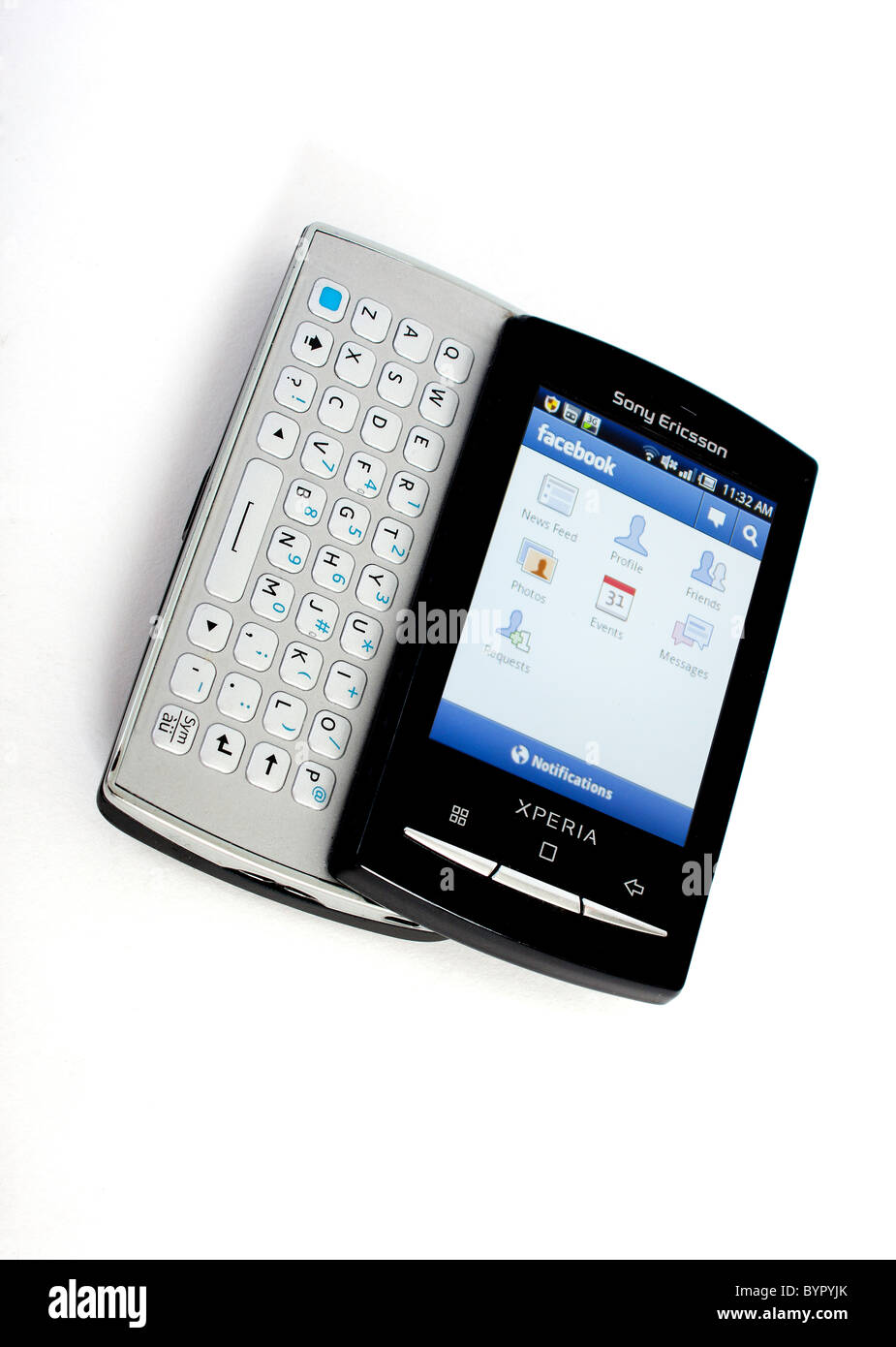 Das neue Sony Ericsson Xperia Mini pro Handy mit voller Slide-out QWERTY-Tastatur; Anzeigen von Google Androiden Facebook Stockfoto