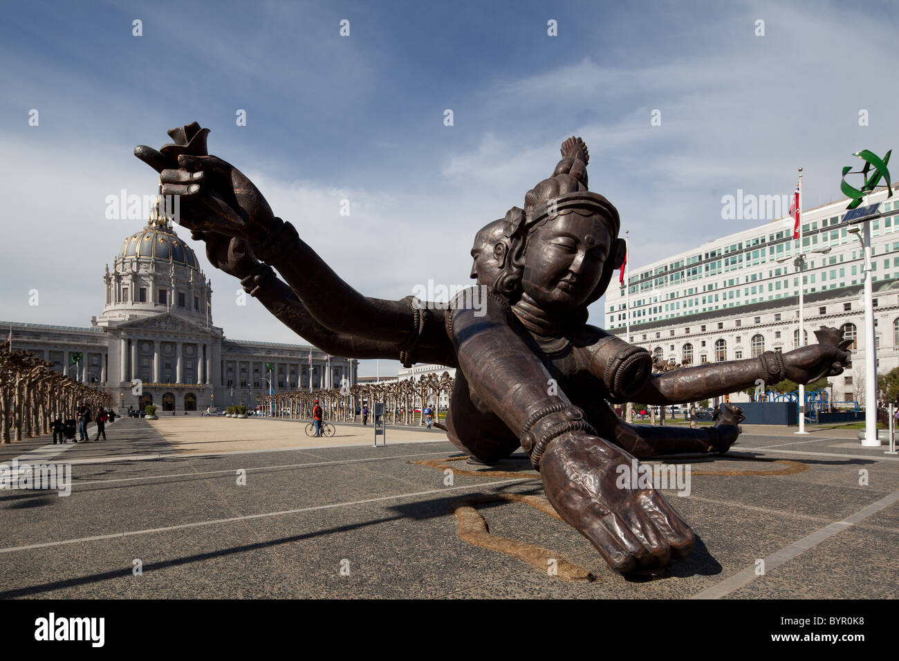 Drei Köpfe, sechs Arme Statue vor der San Francisco City Hall. Stockfoto