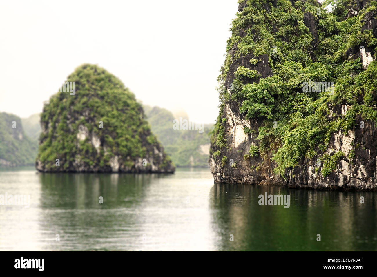 Ha Long Bay. Quang Ninh Provinz, Vietnam, Asien. Stockfoto