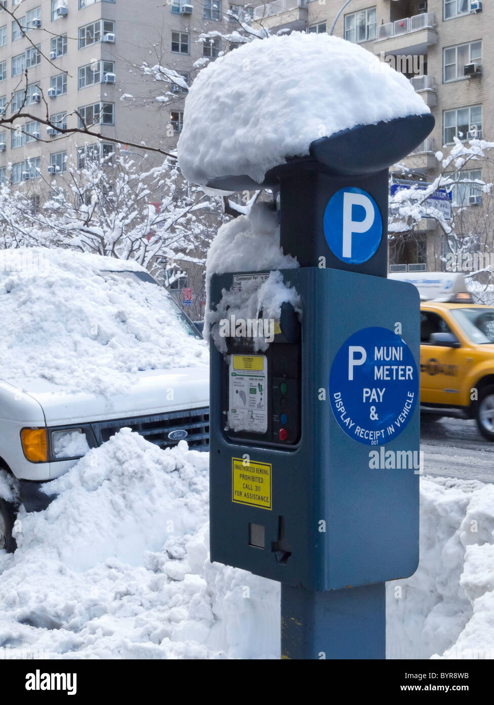 Schnee bedeckt automatisiert Parkplätze Pay-Station, Park Avenue, Murray Hill, Schneesturm, NYC Stockfoto