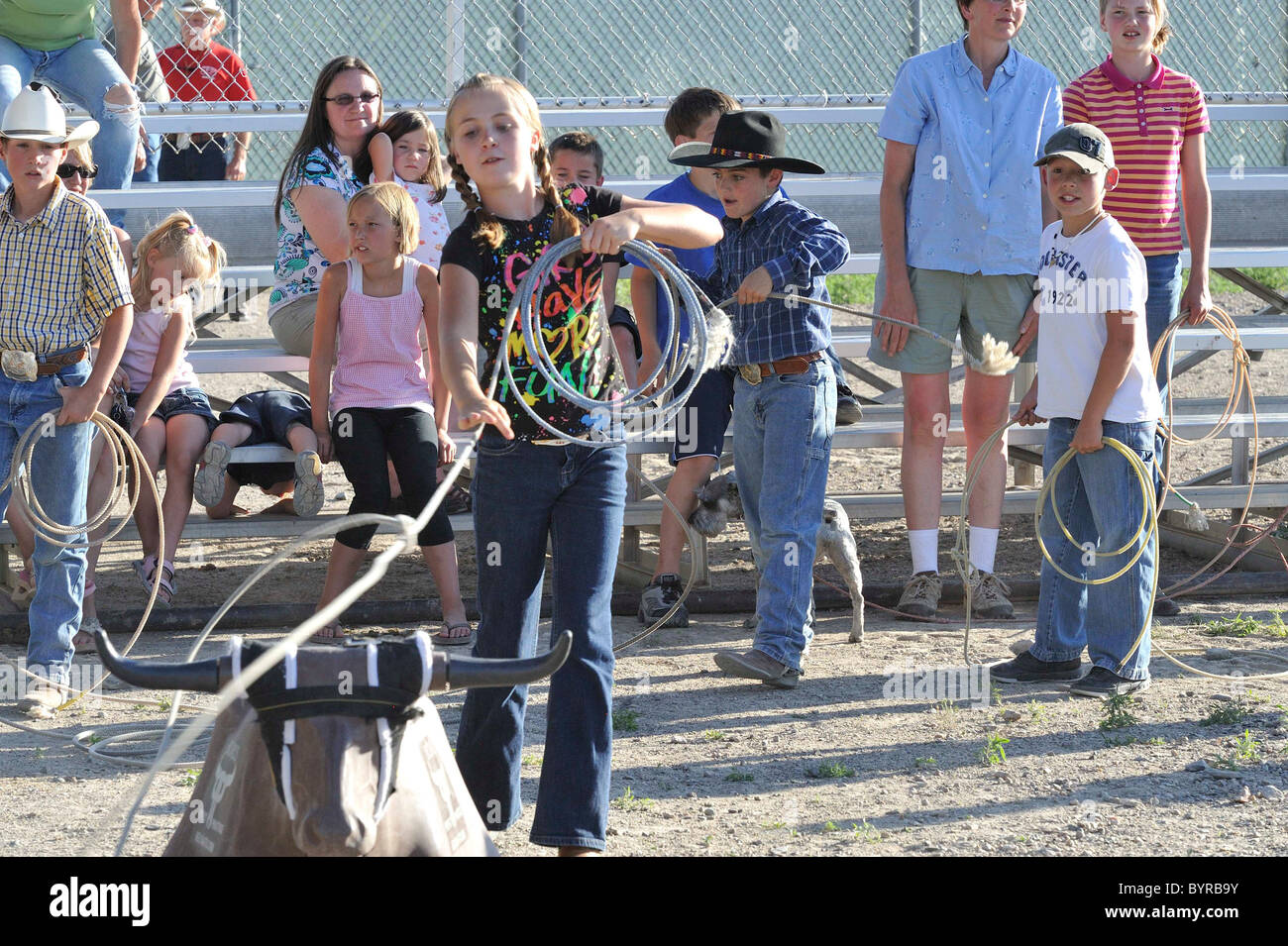 Mädchen, Mädchen, junge, jungen, Abseilen, Kind, Kinder, Bull, Abseilen, Salmon, Idaho, Cowboy, Cowgirl, Rodeo, Stockfoto