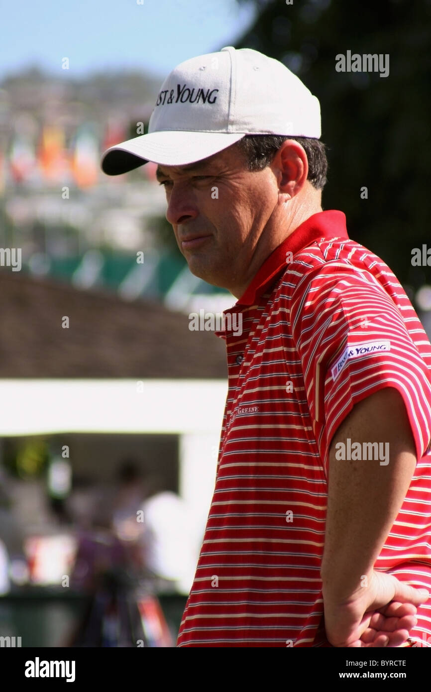 Amerikanischen PGA Golfer Loren Roberts steht auf dem Praxis-Putting-Green vor der 2005 Sony Open In Hawaii. Stockfoto