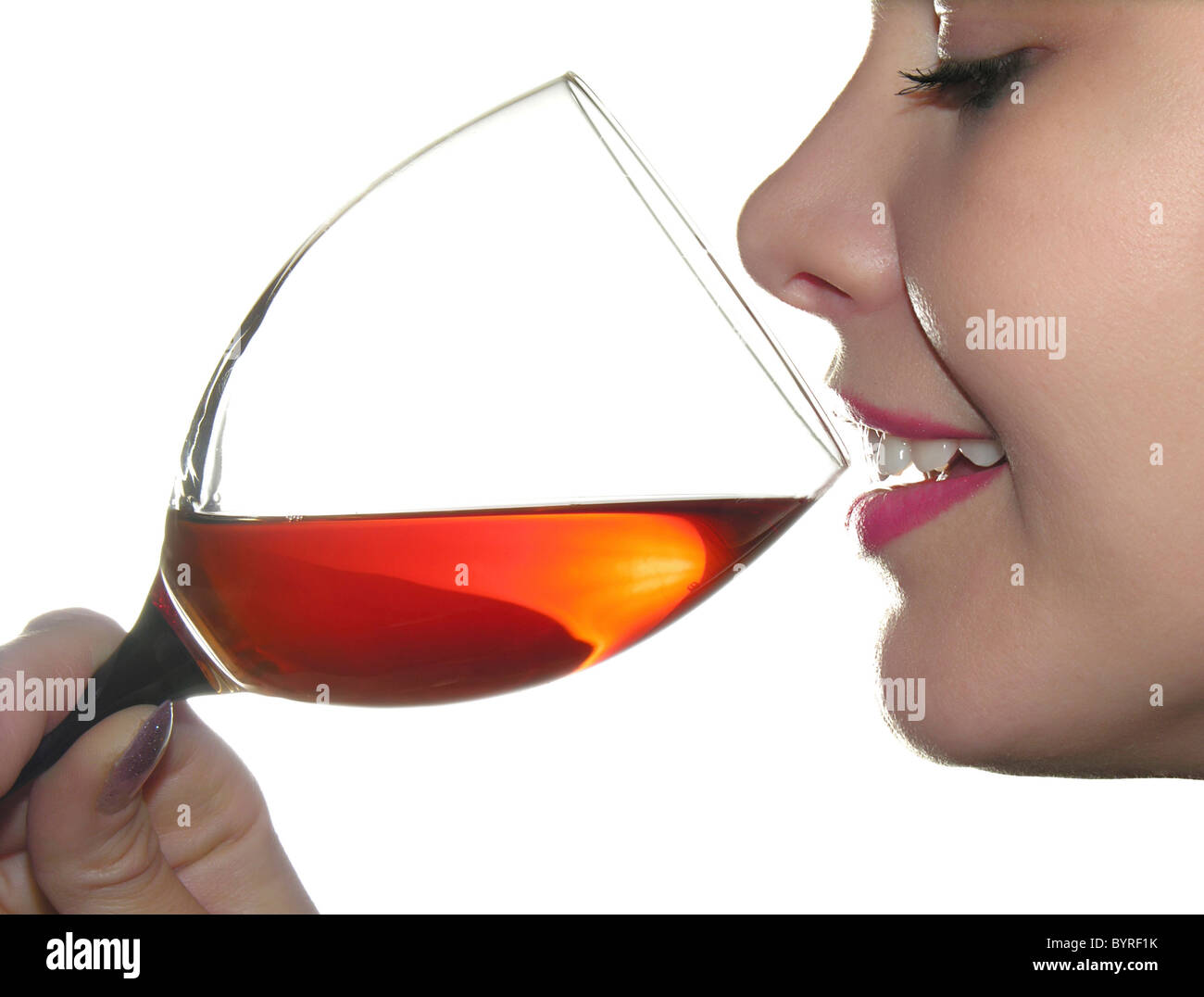 junge Frau mit Weinglas, isoliert auf weiss Stockfoto