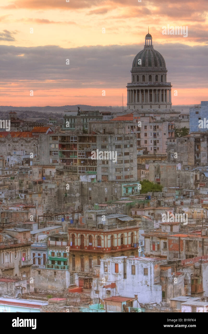 Havanna, Kuba.  Sunrise.  Kuppel des Gebäudes. Stockfoto