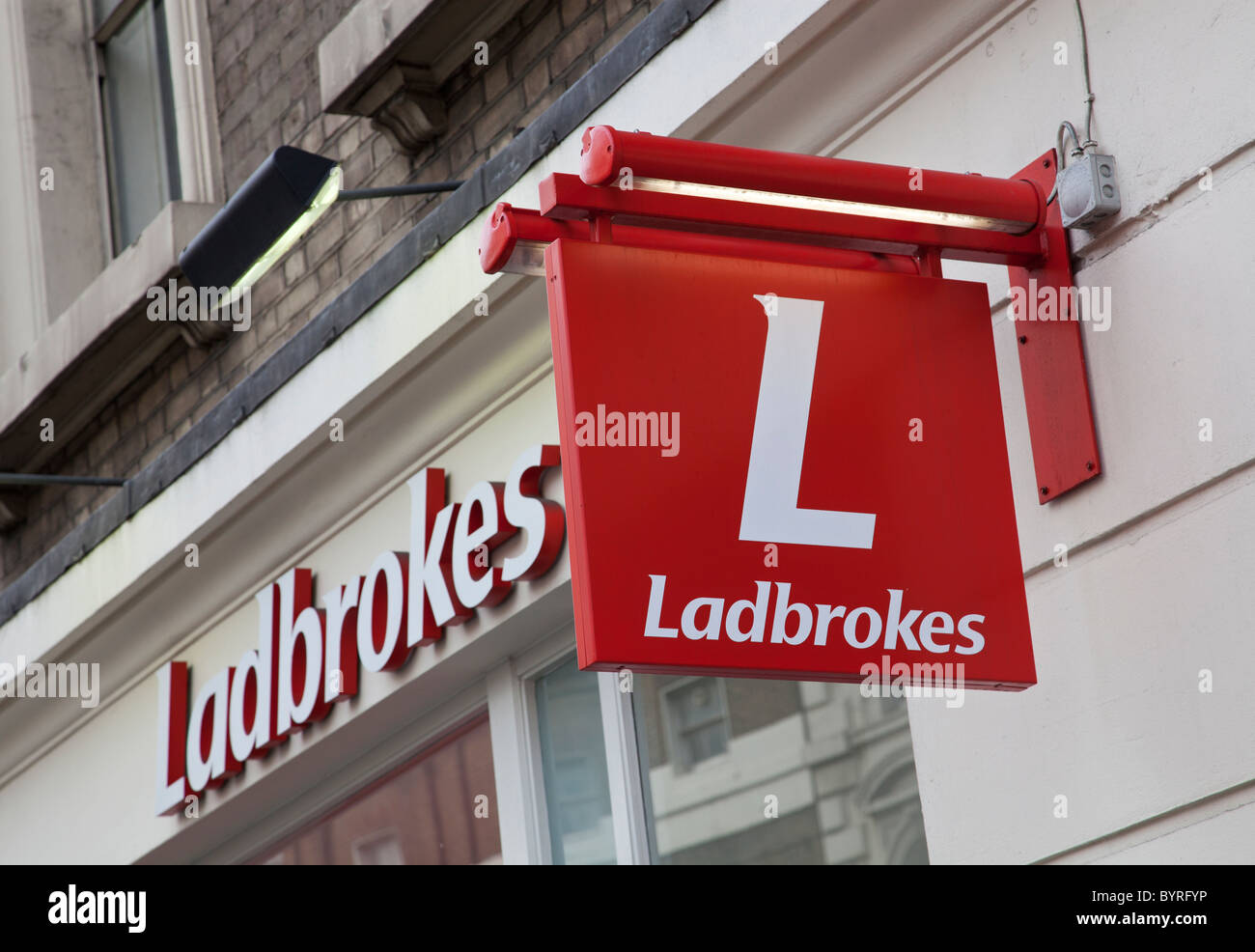 Ladbrokes Wetten Shop, London, Vereinigtes Königreich Stockfoto