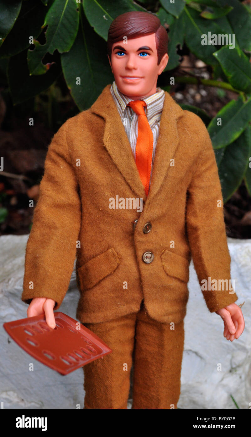 Mod-Jahrgang Ken Puppe, Barbies Freund beschäftigt Ken mit was von 1971 die Hände Stockfoto